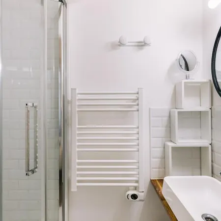 Guestready - Spacieux Et Exquis Dans Le 17eme Διαμέρισμα Παρίσι